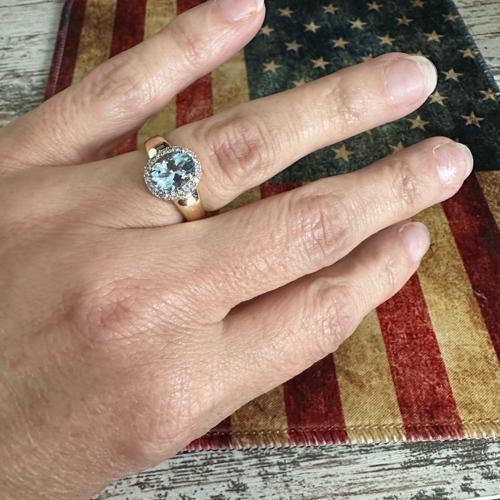 6.7k Gorgeous 14K Yellow Gold 1.21CT Oval Cut
Aquamarine & White Diamond Size 7